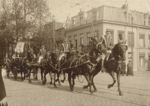 812829 Afbeelding van een zesspan paarden met een open landauer van Stalhouderij Schoonhoven-Buytendijk op de ...